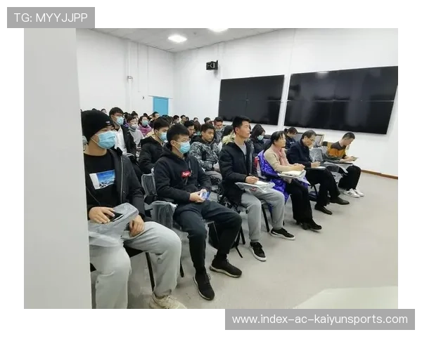 教授批评年轻人懒，网友反击研究生工作量超负荷，国外教授会压榨研究生吗